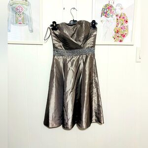 Elegant Cocktail Dress in Shimmering Gray